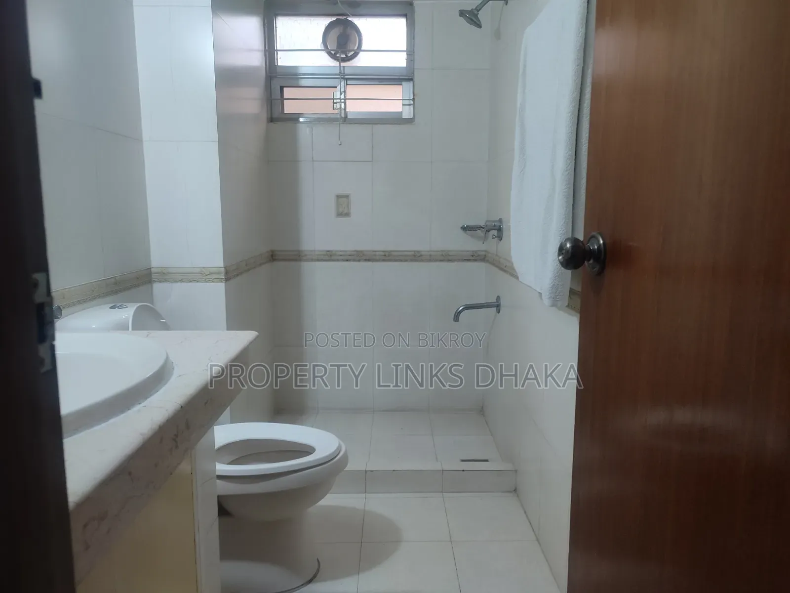 গুলশানের প্রপার্টি লিংকস ঢাকায় ভাড়ার জন্য ফার্নিশড ৪ বেডরুমের অ্যাপার্টমেন্ট