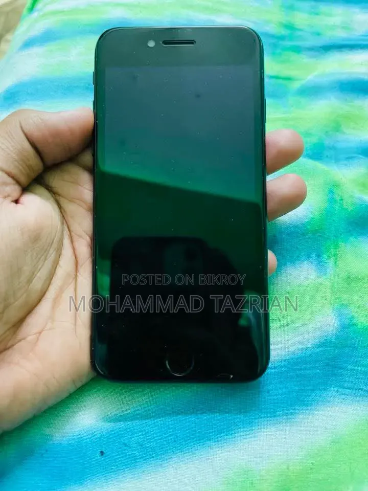 Apple iPhone SE (2020) 64 GB Black