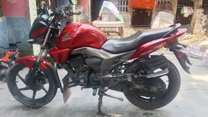 Honda CB 2016 Red