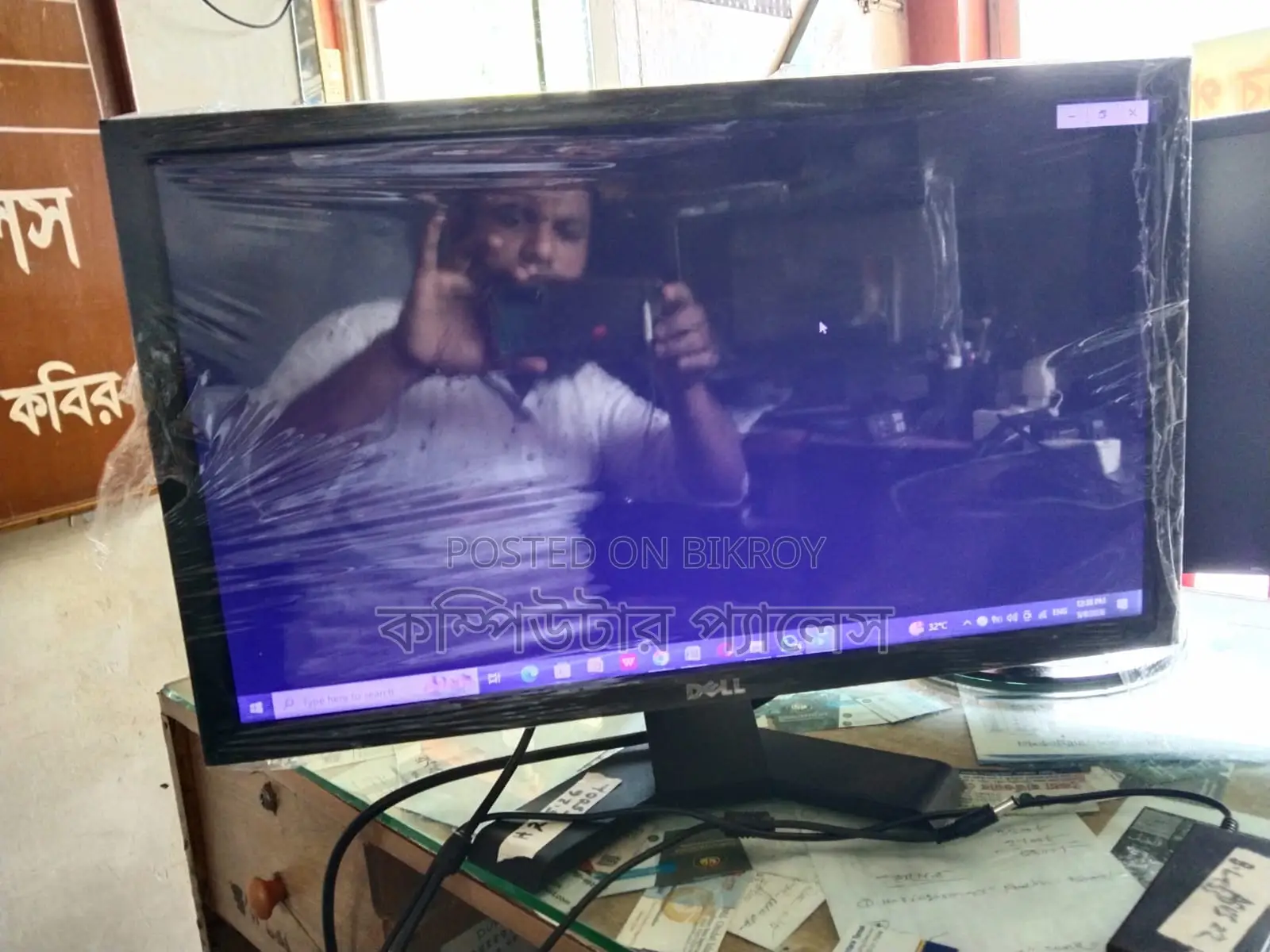 100% Fresh Dell 22 Monitor with USB Port