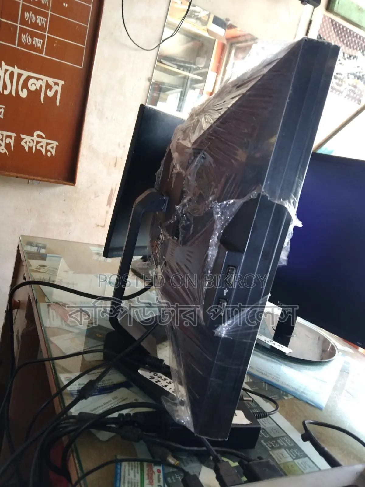 100% Fresh Dell 22 Monitor with USB Port