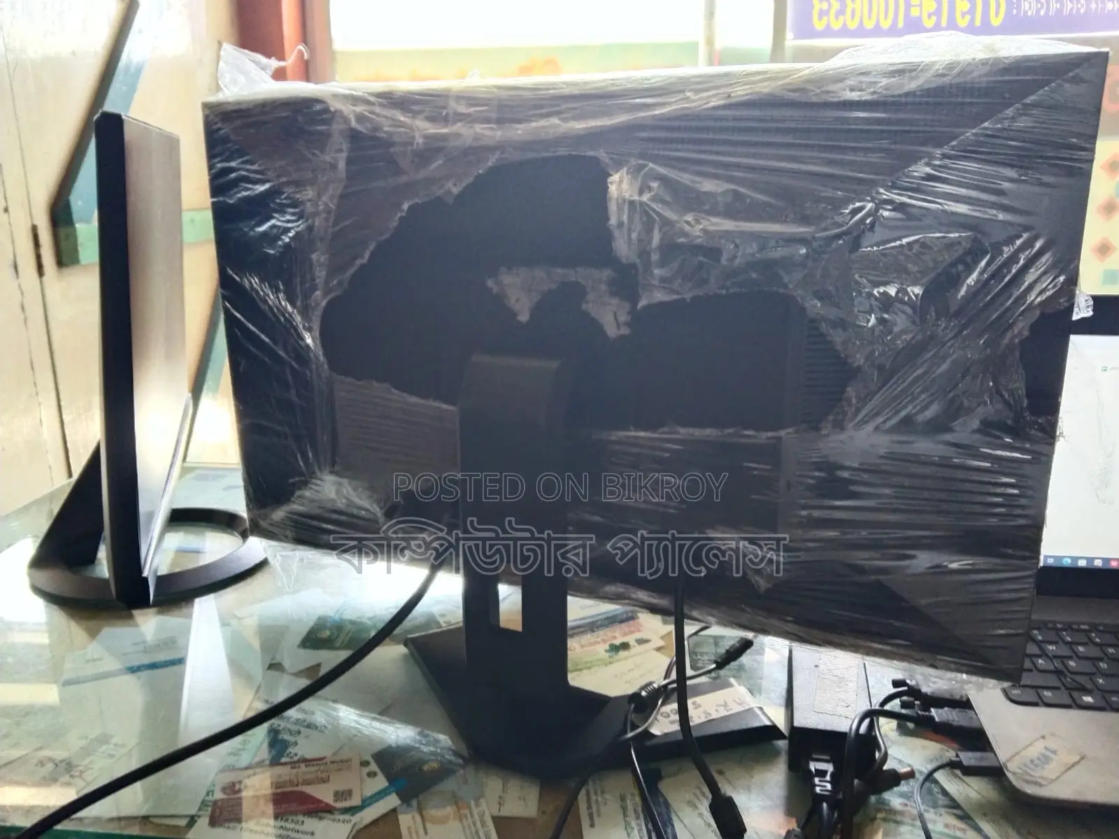 100% Fresh Dell 22 Monitor with USB Port