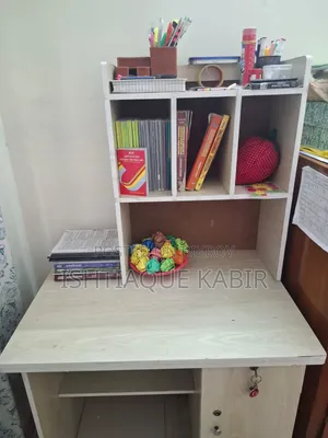 স্টাডি টেবিল