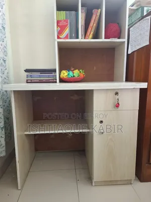 স্টাডি টেবিল