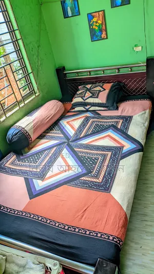 টেবিল এবং খাট বিক্রি হবে