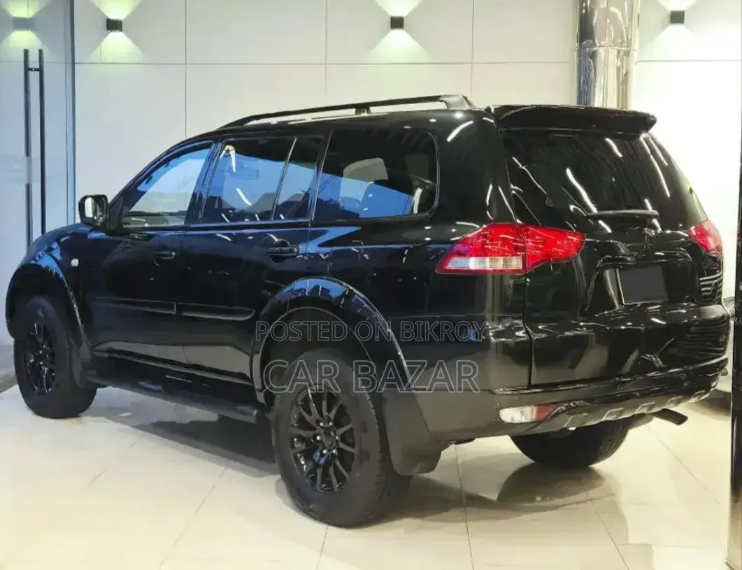 Mitsubishi Pajero Sport 2012 Black