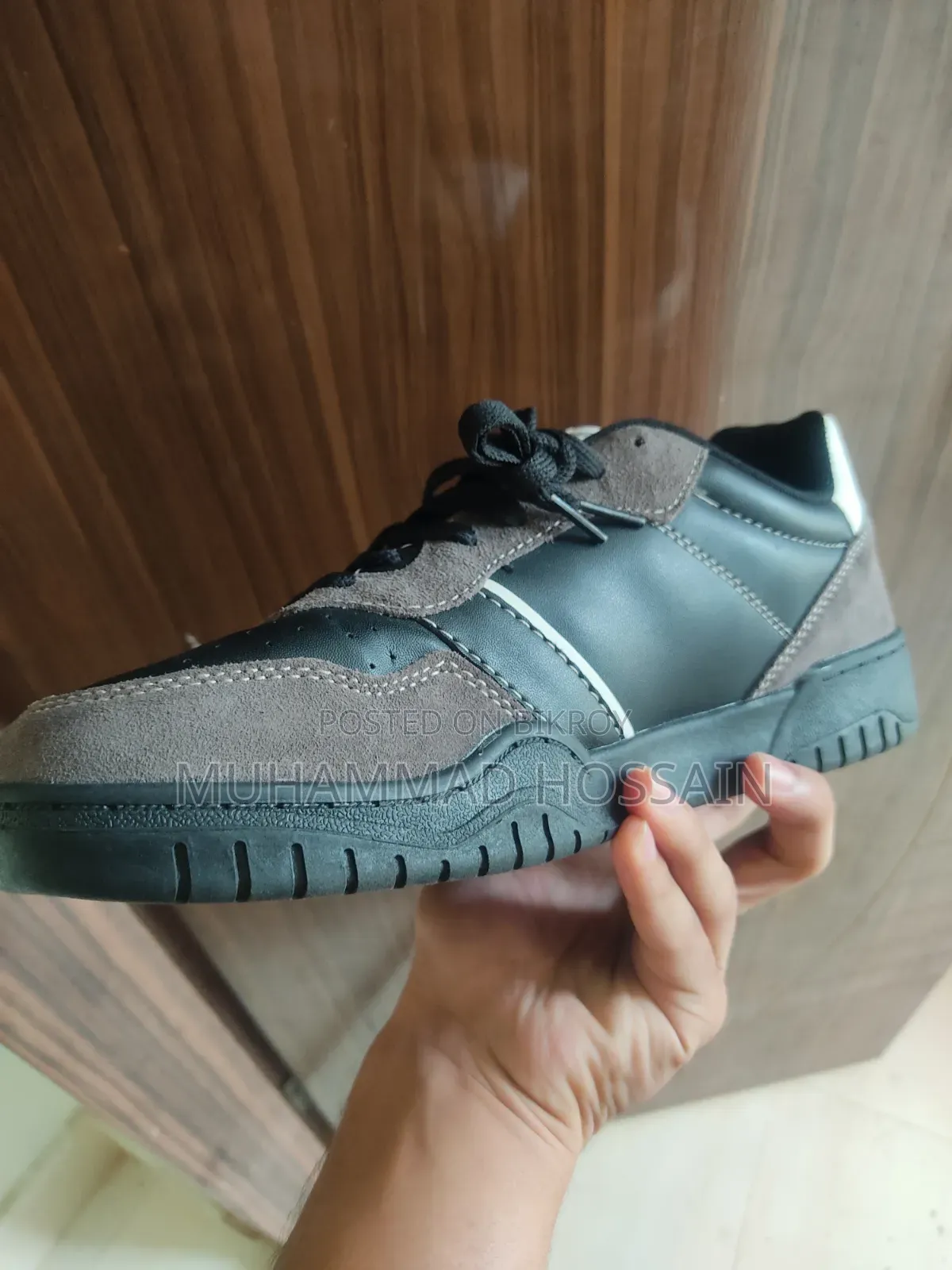 Sneakers for Sale. Size: 43.