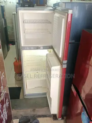 ২৫০ লিটার রানিং ওয়ালটোন ফ্রিজ বিক্রি করা হবে।