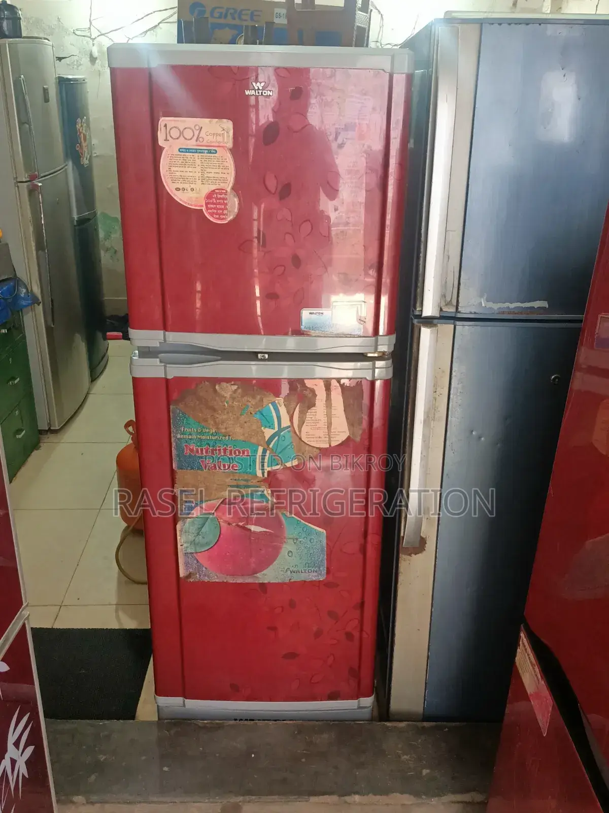 ২৫০ লিটার রানিং ওয়ালটোন ফ্রিজ বিক্রি করা হবে।