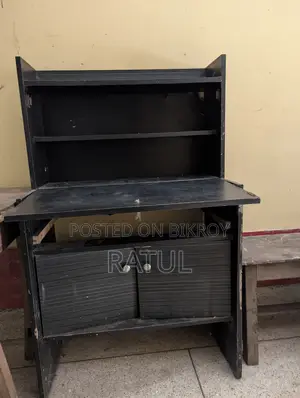 রিডিং টেবিল