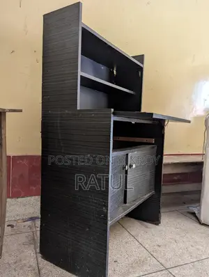 রিডিং টেবিল