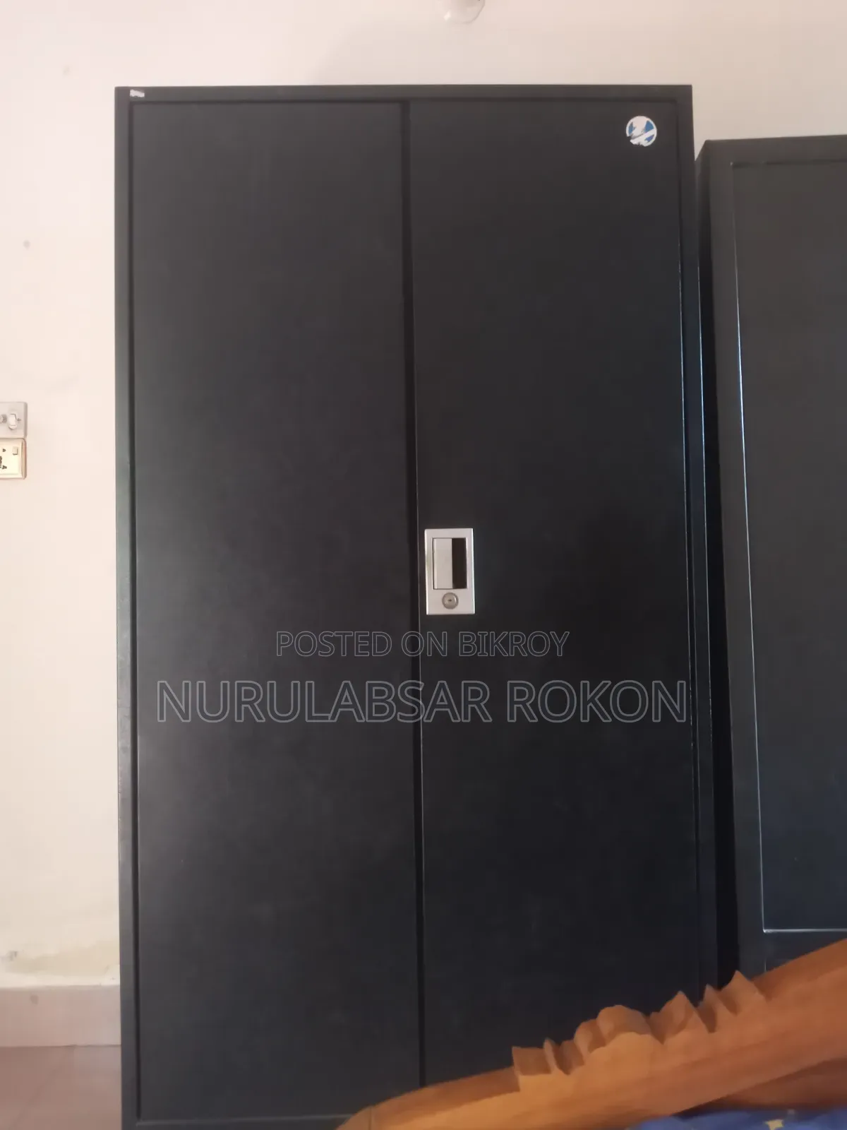 Oto Bi Steel Almirah