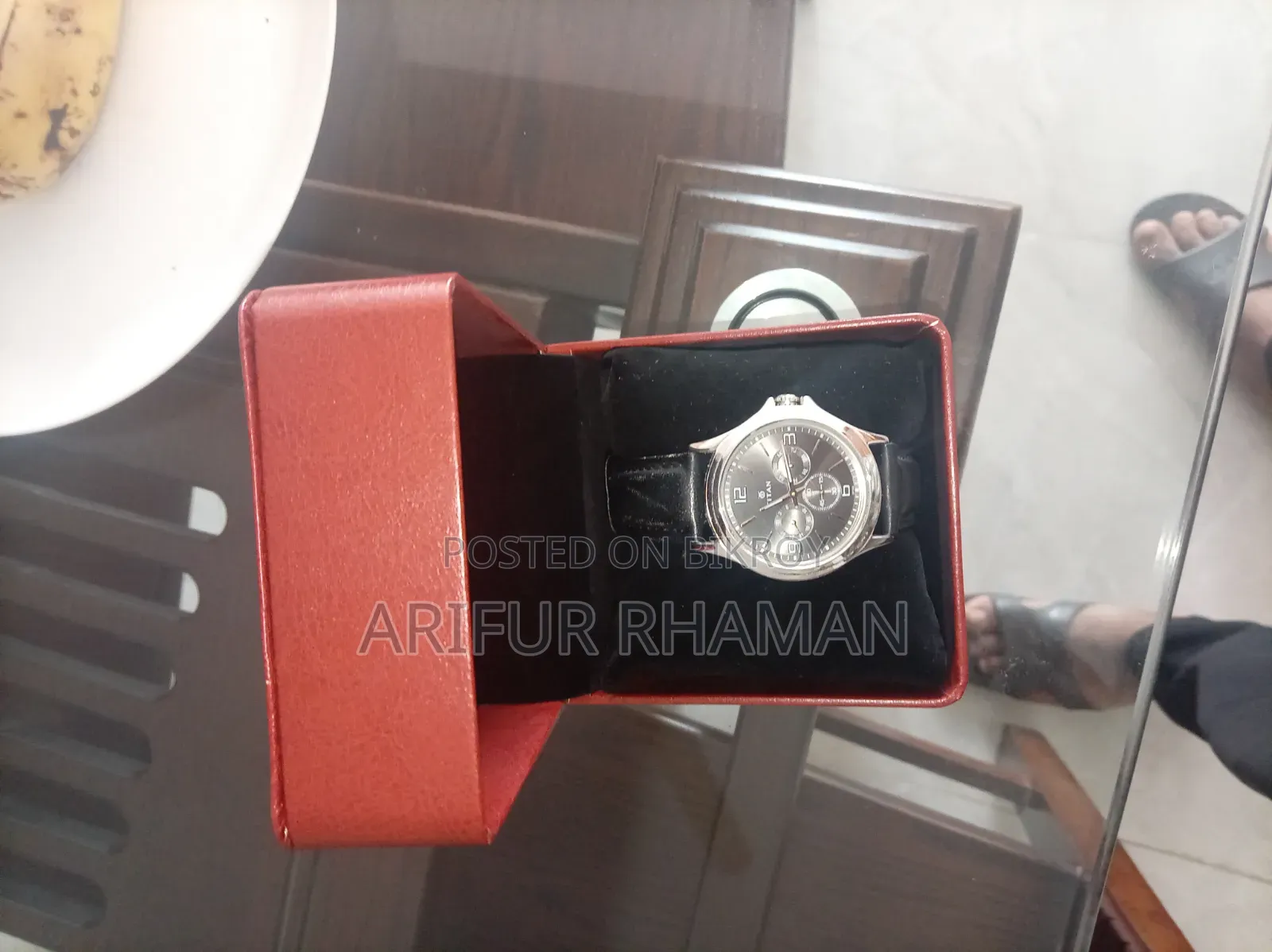 হাত ঘরি। একবার ও ব্যাবহার হয় নি!
