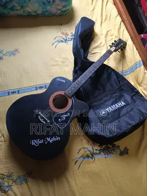 Guitar bought about 3 weeks ago, so it's just like brand new
