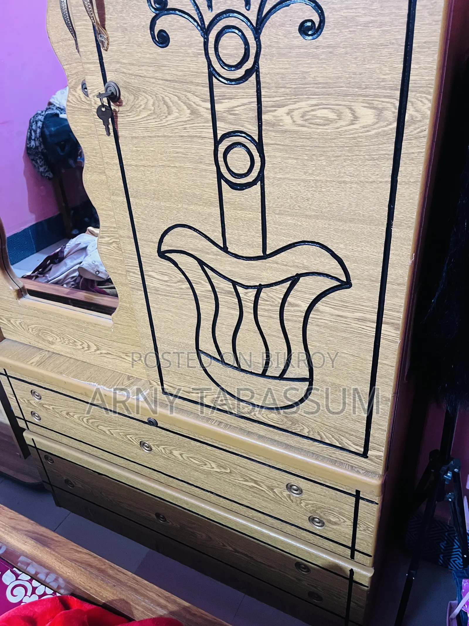 Otobi Almari