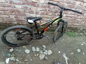একটি ভালো বাই সাইকেল, বেশিদিন ব্যবহার করা হয় নাই,