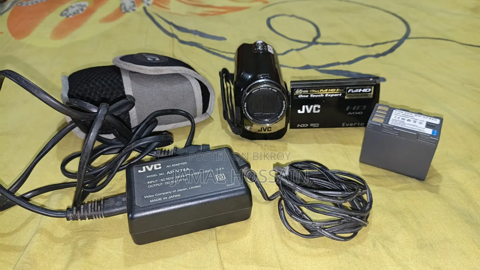 JVC Handycam Camcorder With Charger & Battery