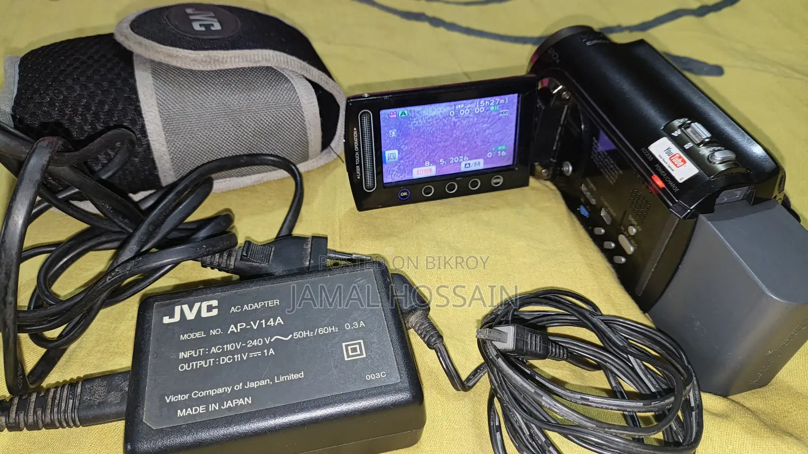 JVC Handycam Camcorder With Charger & Battery