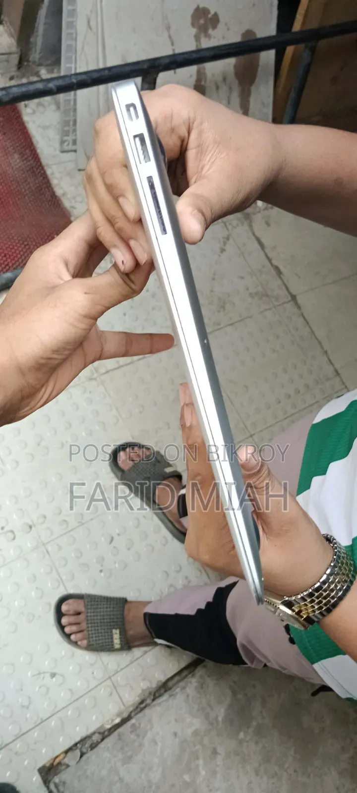 ল্যাপটপ অ্যাপল ম্যাকবুক ২০১৭ ৮জিবি ইন্টেল কোর আই৫ এসএসডি ২৫৬জিবি