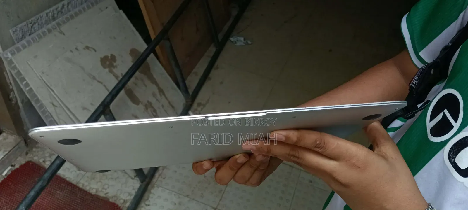 ল্যাপটপ অ্যাপল ম্যাকবুক ২০১৭ ৮জিবি ইন্টেল কোর আই৫ এসএসডি ২৫৬জিবি