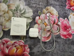 অ্যাপল ২০ ওয়াট অ্যাডাপ্টার
