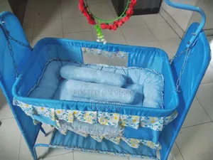 বাচ্চাদের দোলনা