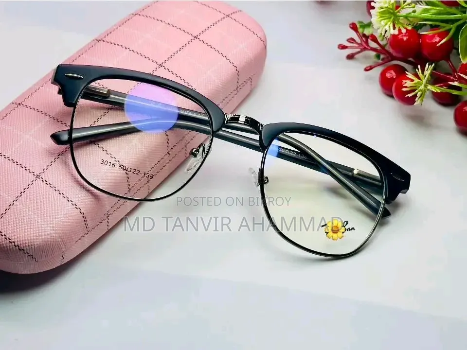Eyewear Sales Associate Position