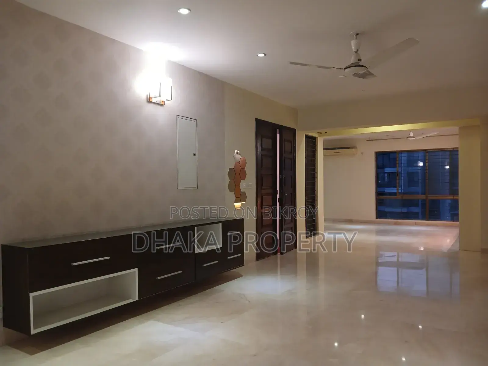 ৪ বেডরুমের অ্যাপার্টমেন্ট সুবাস্তু, বারিধারাতে ভাড়ার জন্য
