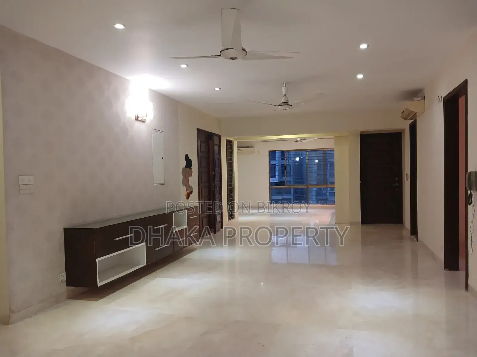 ৪ বেডরুমের অ্যাপার্টমেন্ট সুবাস্তু, বারিধারাতে ভাড়ার জন্য