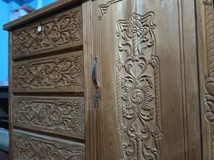 মেহেগুনি কাঠের ওয়ারড্রব