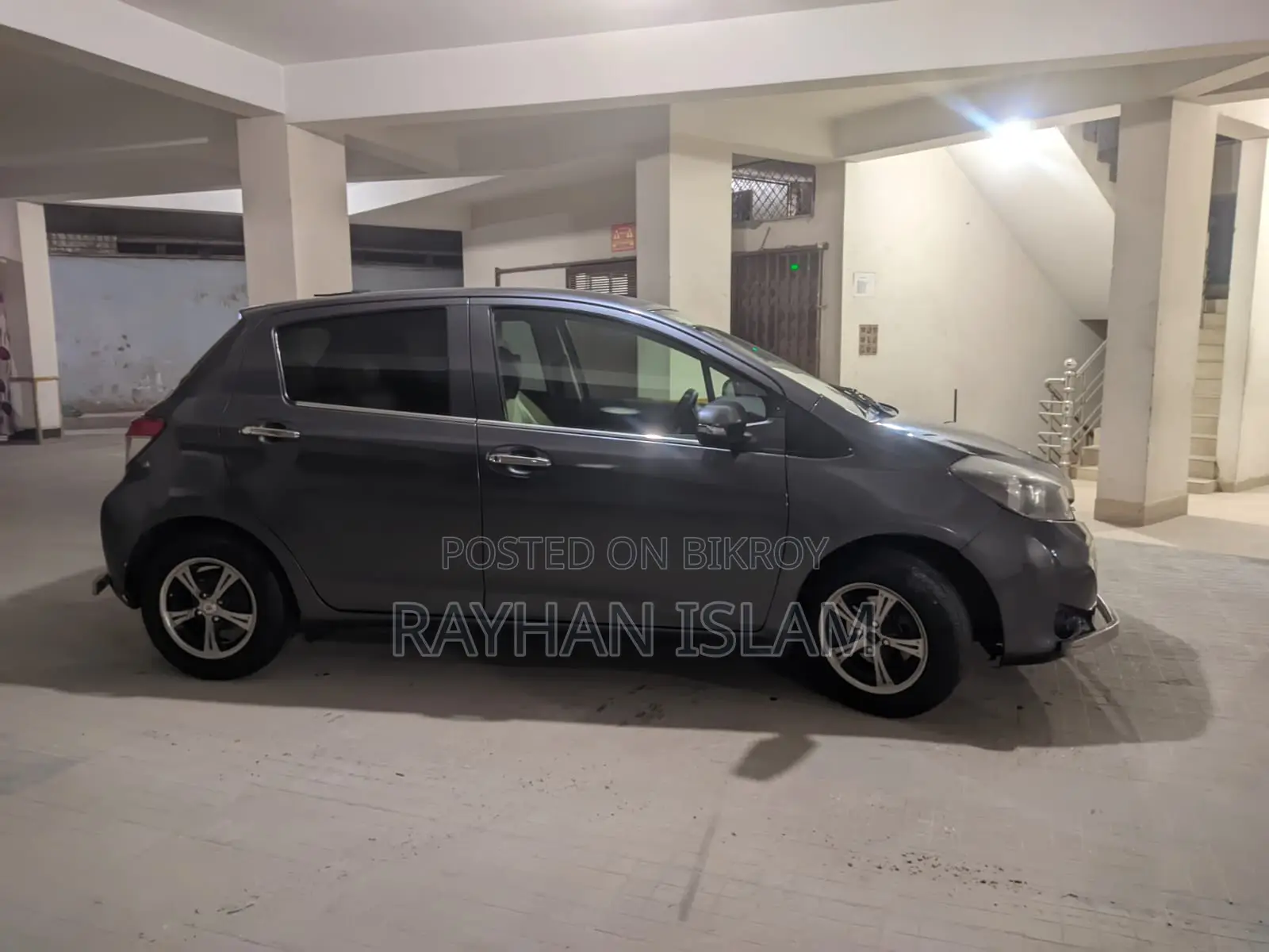 Toyota Vitz 2011 Gray