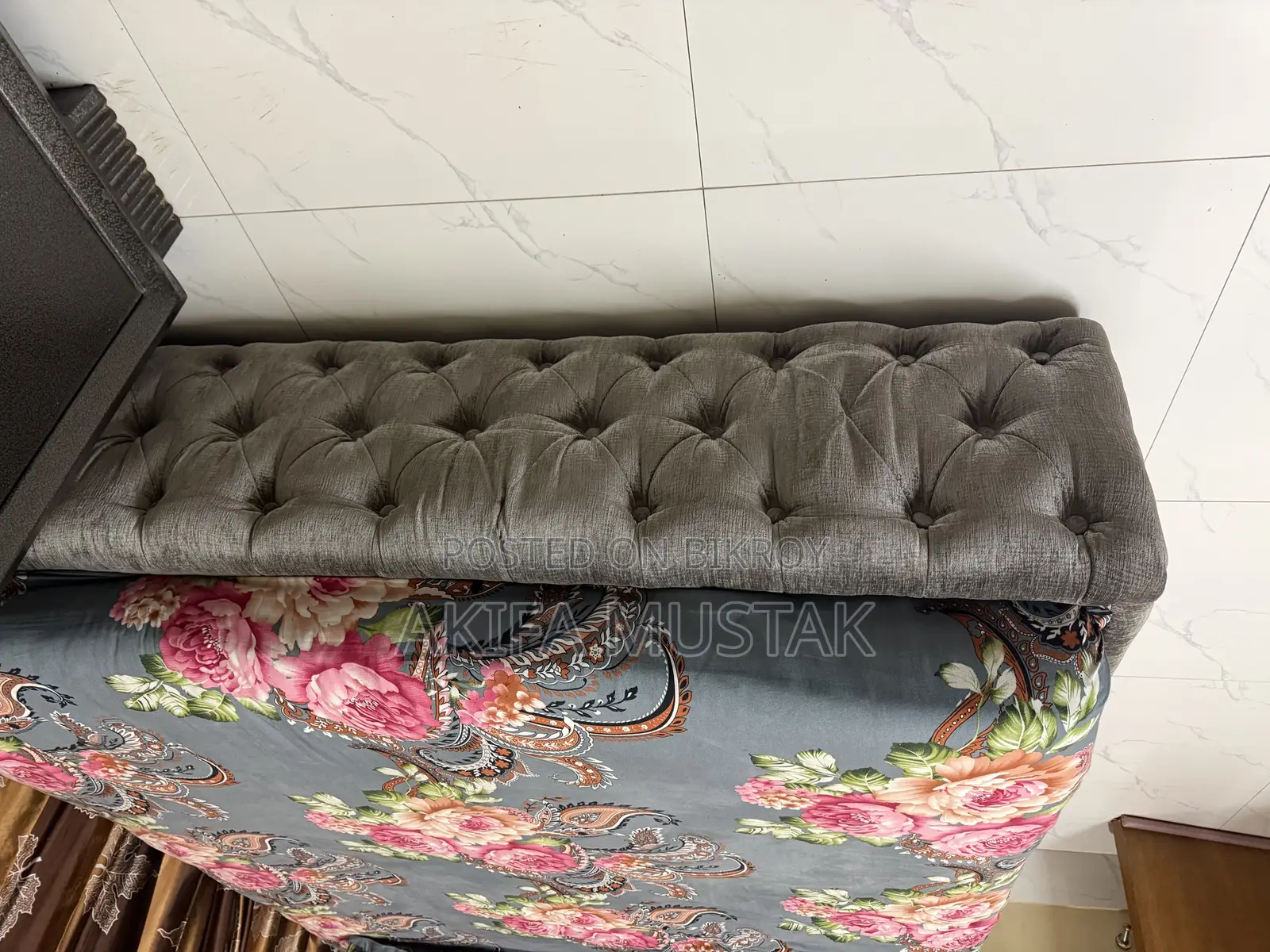 Board Bed Cover With Full Foam, Fresh Condition 6/7 inch