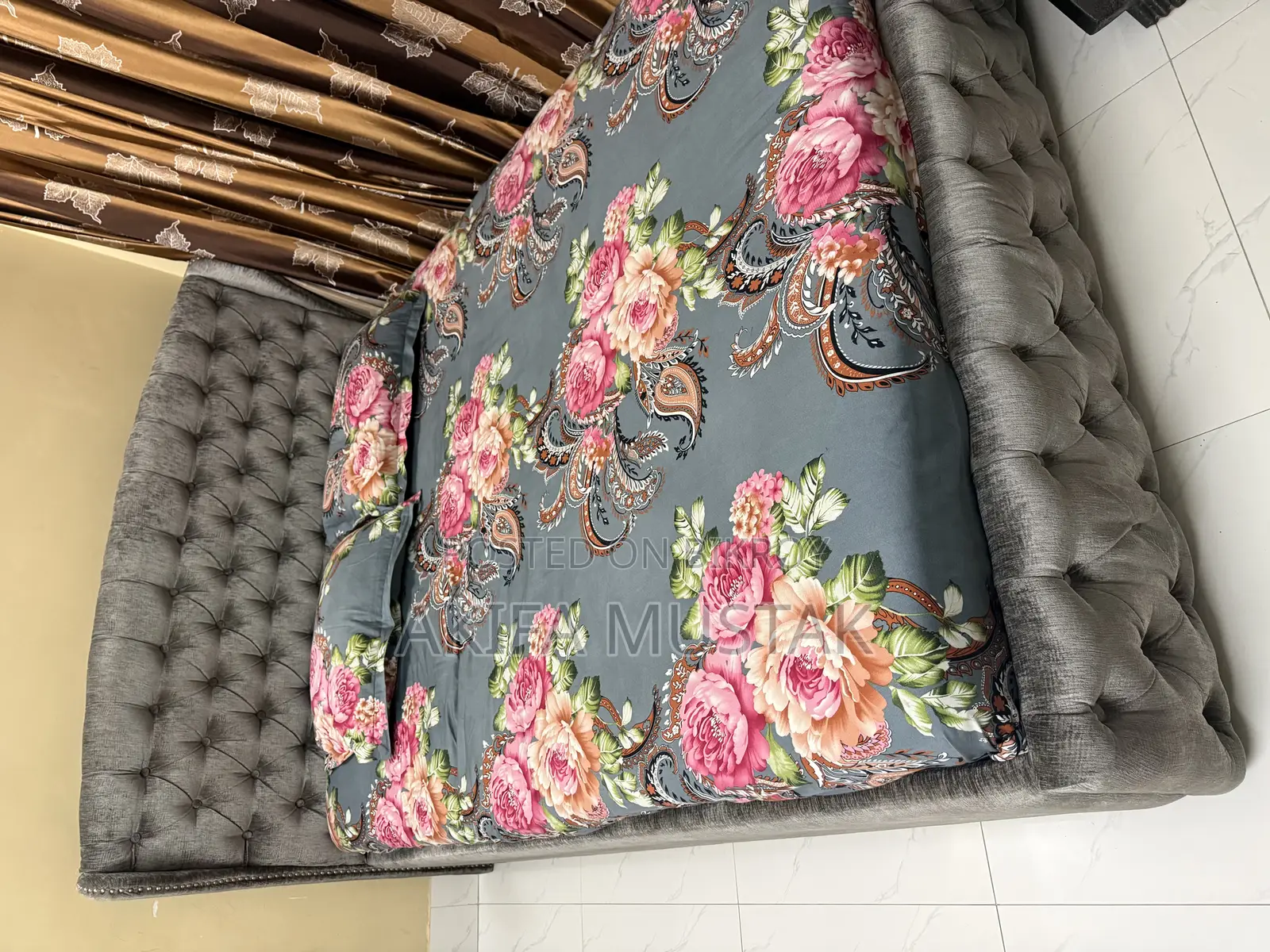 Board Bed Cover With Full Foam, Fresh Condition 6/7 inch