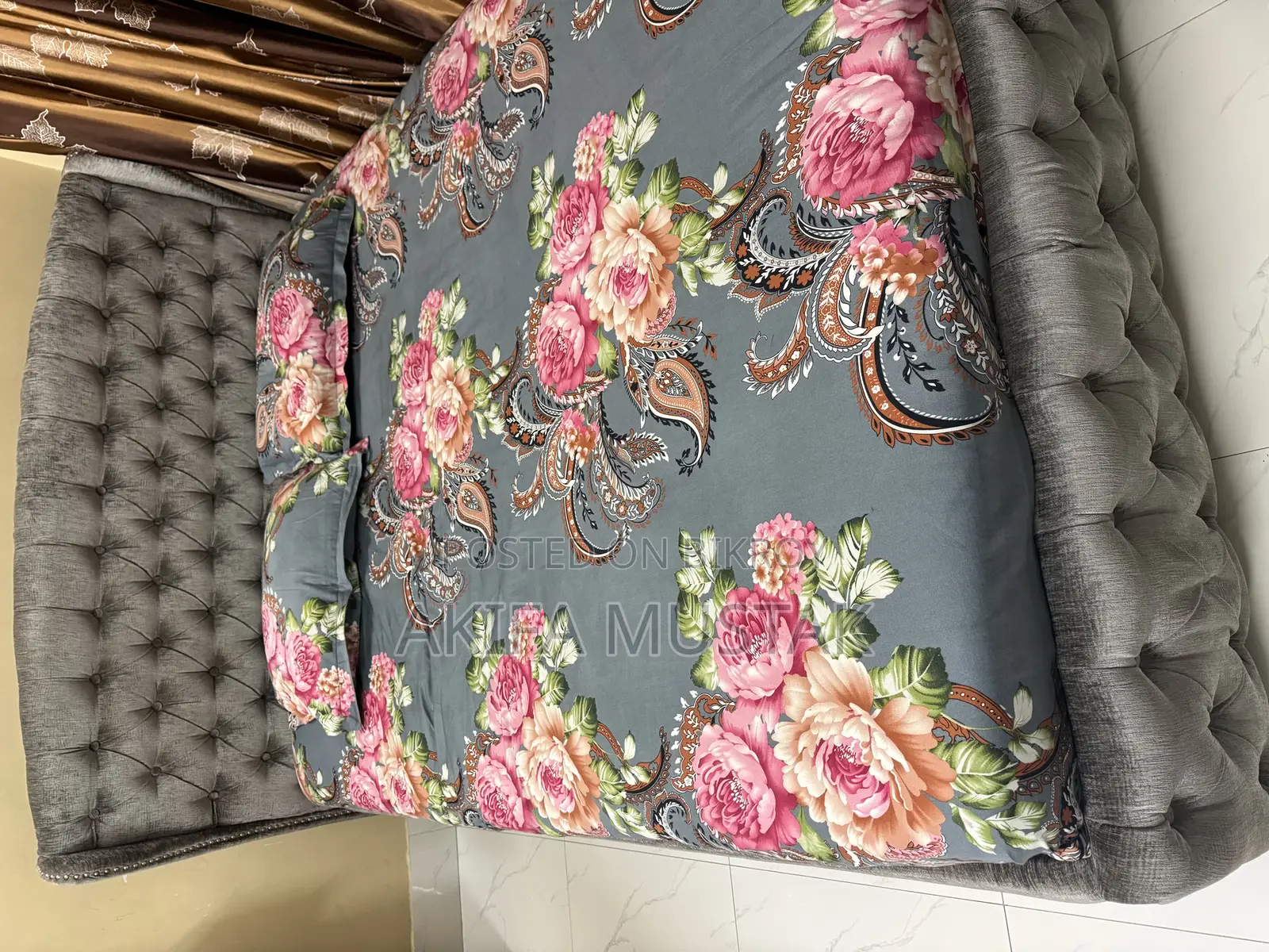 Board Bed Cover With Full Foam, Fresh Condition 6/7 inch