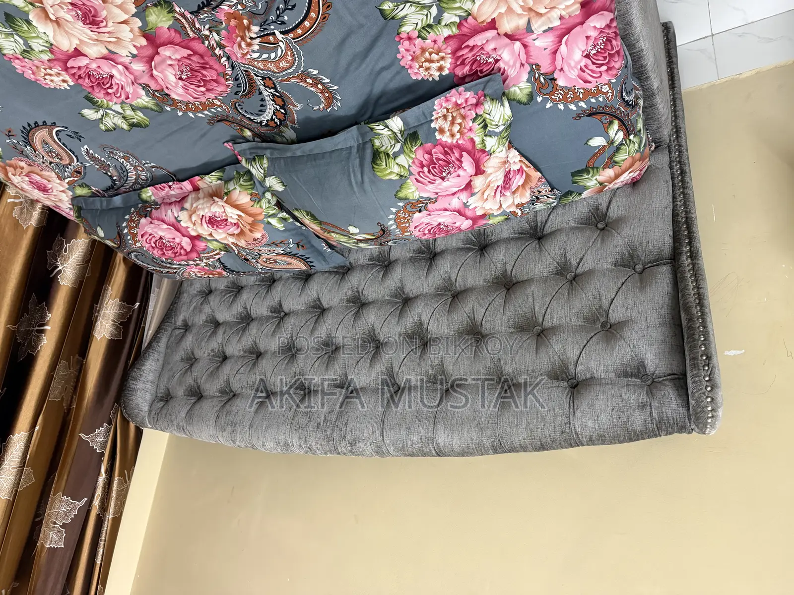 Board Bed Cover With Full Foam, Fresh Condition 6/7 inch