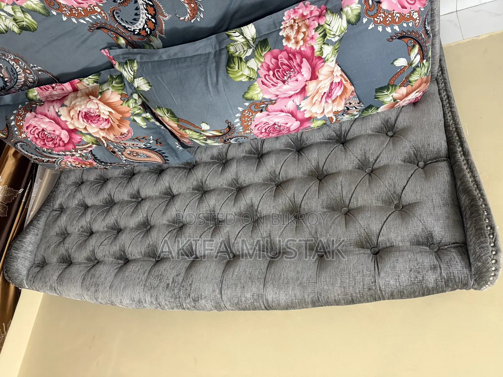 Board Bed Cover With Full Foam, Fresh Condition 6/7 inch