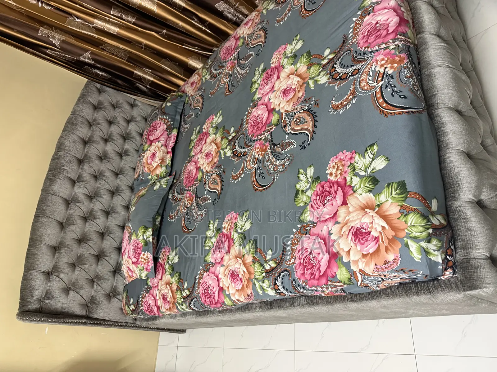 Board Bed Cover With Full Foam, Fresh Condition 6/7 inch