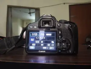 Canon Eos 550d DSLR + Ef 50mm F/1.8 STM Lens