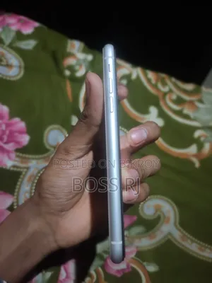 অ্যাপল আইফোন এক্সআর ১২৮ জিবি সাদা