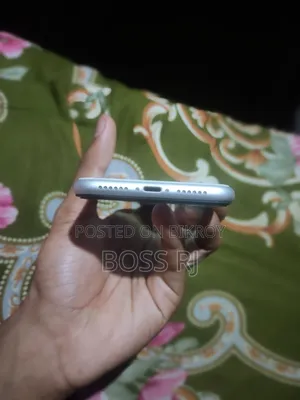 অ্যাপল আইফোন এক্সআর ১২৮ জিবি সাদা