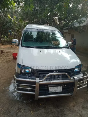 Toyota Noah 2002 White