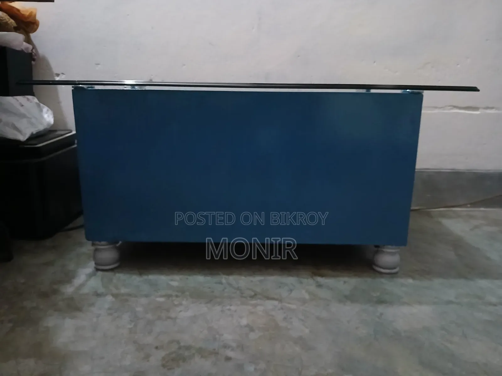 টি টেবিল বিক্রি হইবে