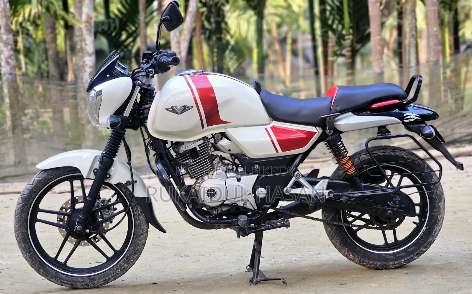 Bajaj V15 2018 White