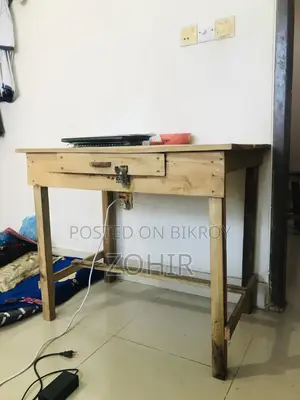 টেবিলটির সম্পূর্ণ ভালো আছে
