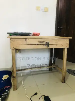 টেবিলটির সম্পূর্ণ ভালো আছে
