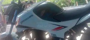 Hero Thriller 160R 2021 White