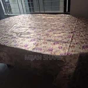 ডাইনিং টেবিল