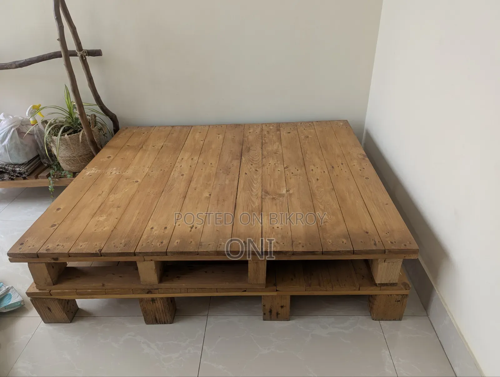 Chouki/ Wooden Pallet / Semi Double Bed
