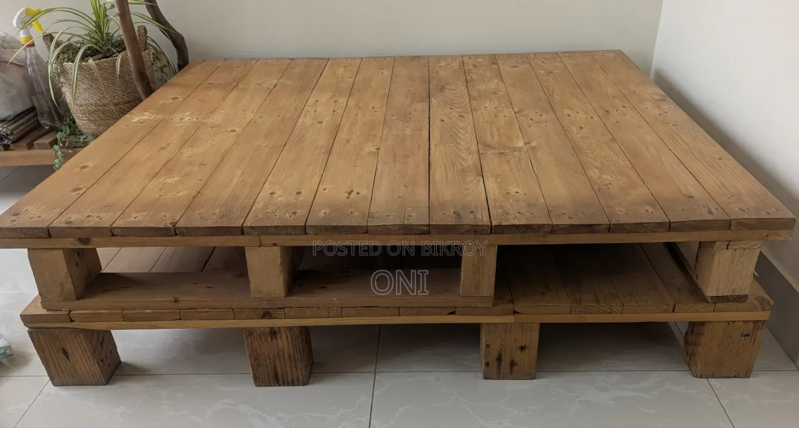 Chouki/ Wooden Pallet / Semi Double Bed