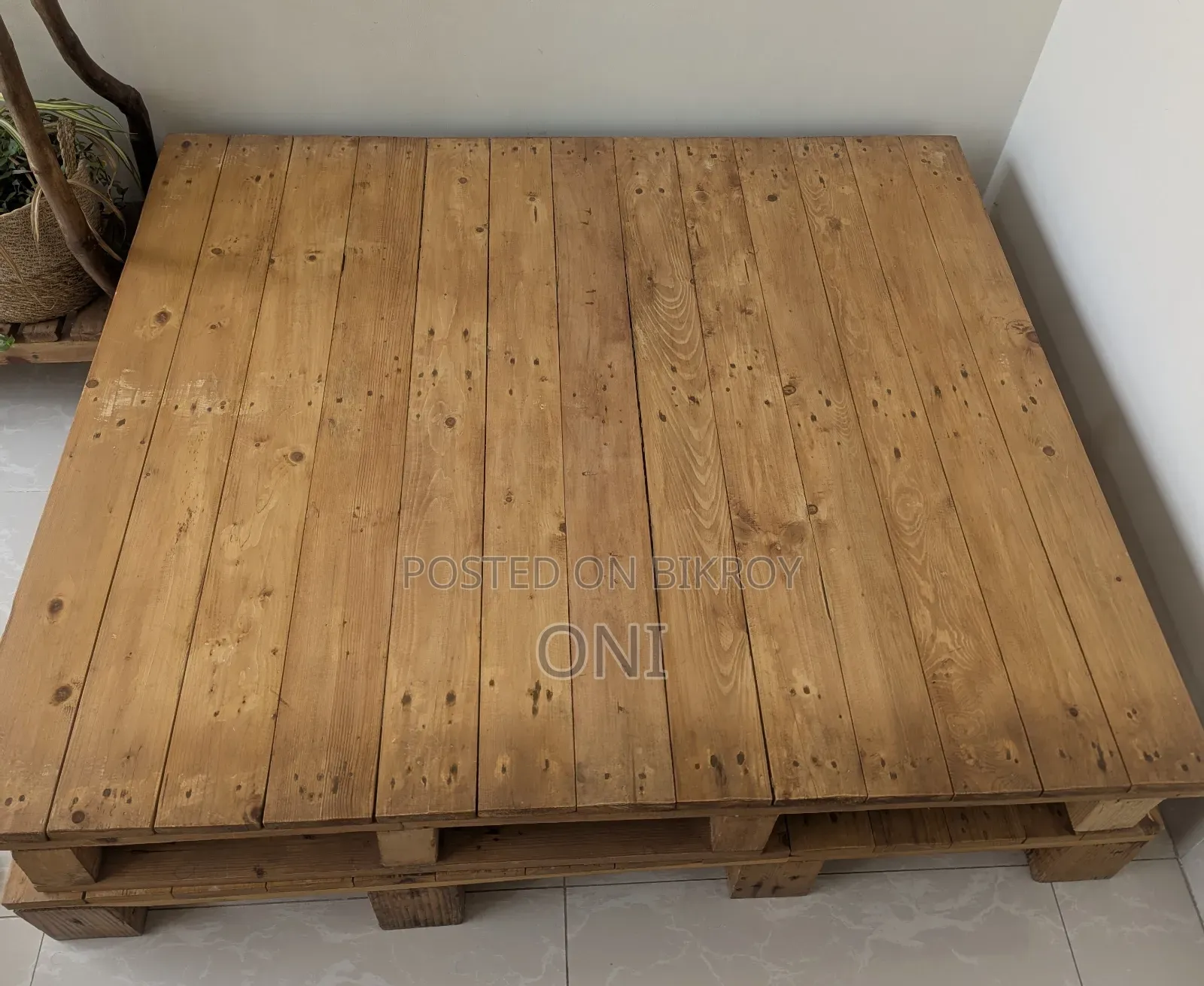Chouki/ Wooden Pallet / Semi Double Bed